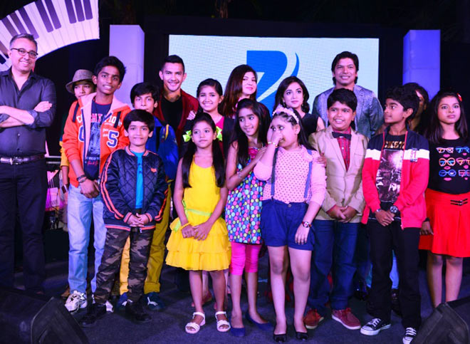 Zee TV's Programming Head, Namit Sharma, Aditya Narayan, Alka Yagnik, Monali Thakur & Shaan along with top 12 contestants