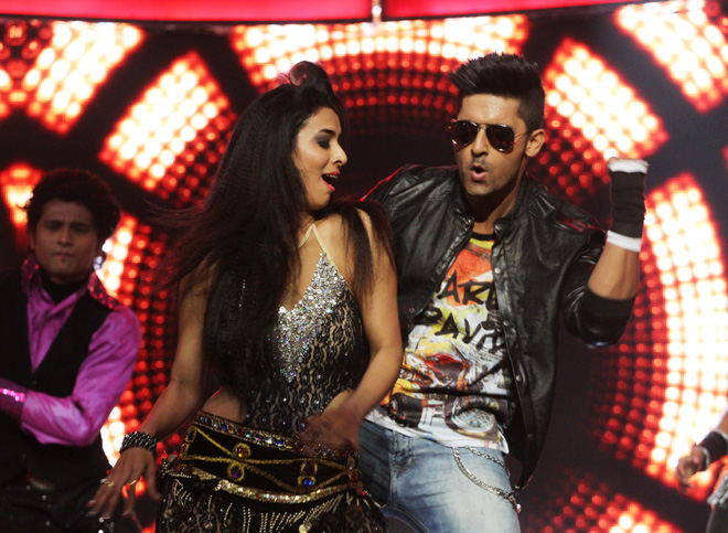 Ravi Dubey performs with Hina