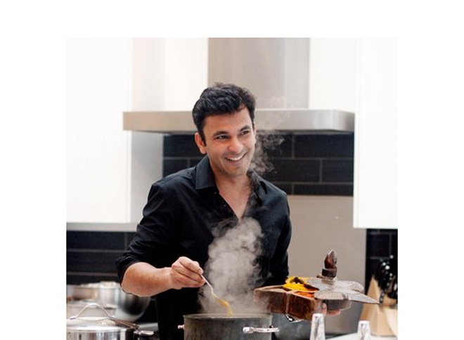 Celebrate #GOFOOD WITH VIKAS KHANNA only on FOX Life 