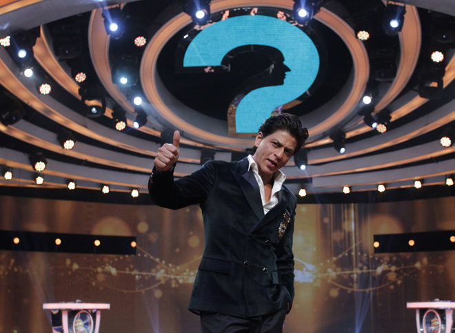 On-Set India Poochega Sabse Shaana Kaun? with SRK