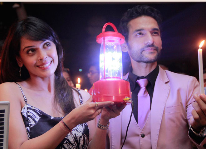 Umesh Pherwani & Hrishitta Bhatt launching solar lantern