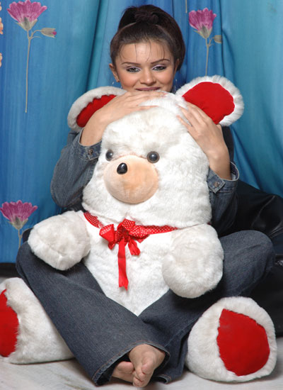 Aashka Goradia - Image 1