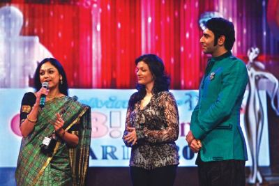Award presented by Sandeep Soparkar and Prachi Shah to Rama Vaidyanathan
