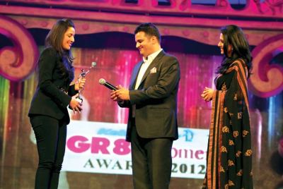 Award presented by Ridhi Dogra and Sushil Sharma (Vice President, Bussiness Development- Luxury Brands) to Radha Kapoor