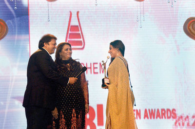 Shashi Ranjan and Falguni Mehta (Director Petrochem-Middle East) to Vidya Balan
