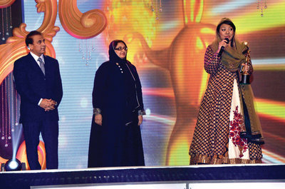 Sunil Gavaskar and Sarvat Adbul Razak (Director ARY Group) to Shafeena Yusuff Ali 
