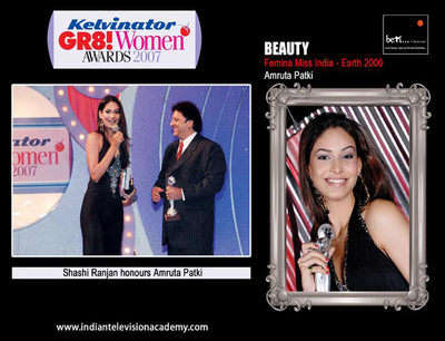 Shashi Ranjan honours Amruta Patki