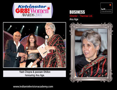 Yash Chopra and Poonam Dhillon honours Anu Aga 
