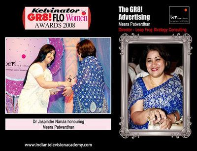 Dr. Jaspinder Narula honouring Meera Patwardhan