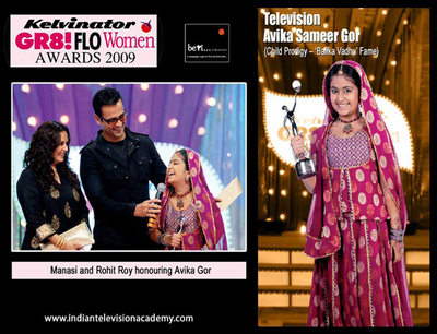 Manasi and Rohit Roy honouring Avika Gor