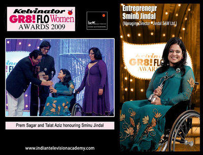 Prem Sagar and Talat Aziz honouring Sminu Jindal
