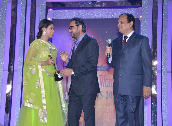 Shri V N Dhoot (Chairman- Videocon Industries Ltd.) and Gulshan Grover to Asin Thottumkal 