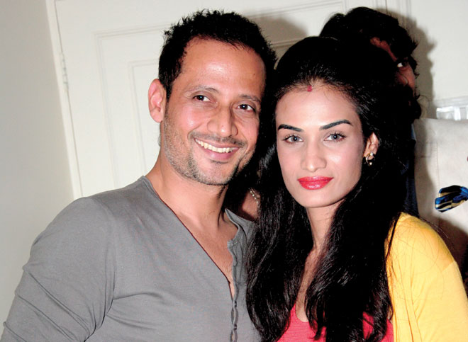 Manmeet singh and wife Karishma