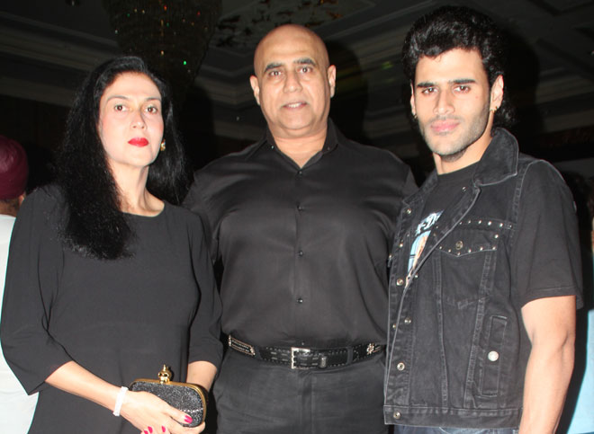Puneet Issar's wife Deepali, Puneet issar and son siddhart