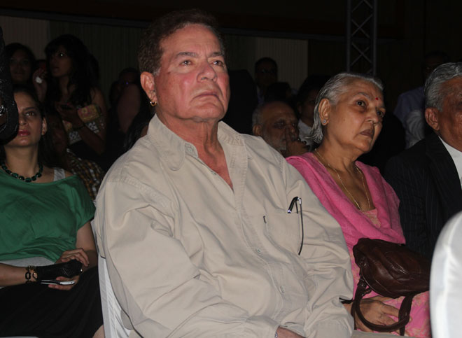 Salim Khan watching Mahabharat