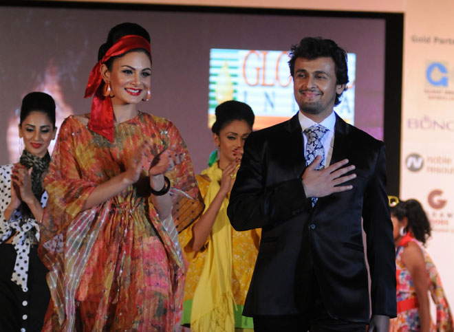 Sonu Nigam walking the ramp