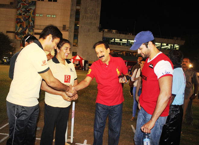 MLA BabaSiddique with captains