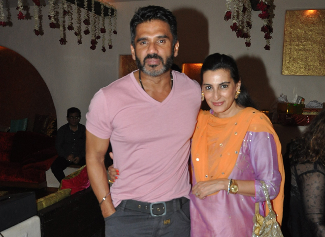 Suniel Shetty with wife Mana
