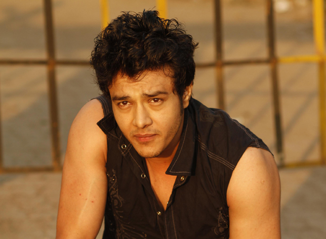  Aniruddh Dave 