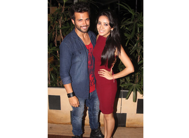 Rithwik Dhanjani and Asha Negi at Sargun Mehta's b'day bash in Levo Lounge