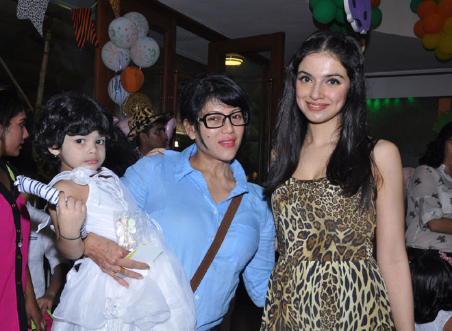 Wardha Nadiadwala and Divya Khosla Kumar