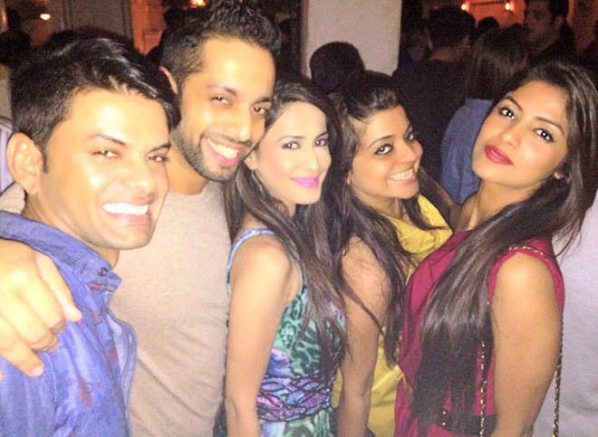 Kolkata Babu Moshayes rocking get together!