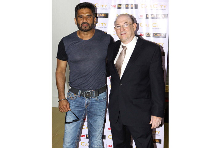 suniel shetty & cyrus nallaseth