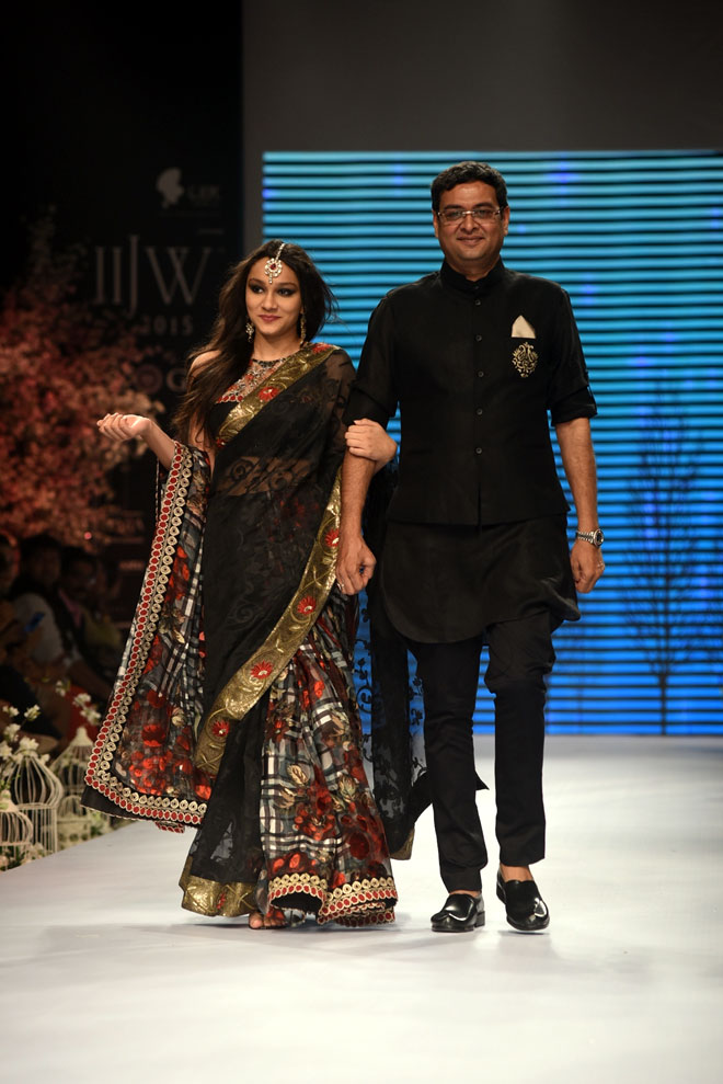 Rumi-Jaffery-with--daughter