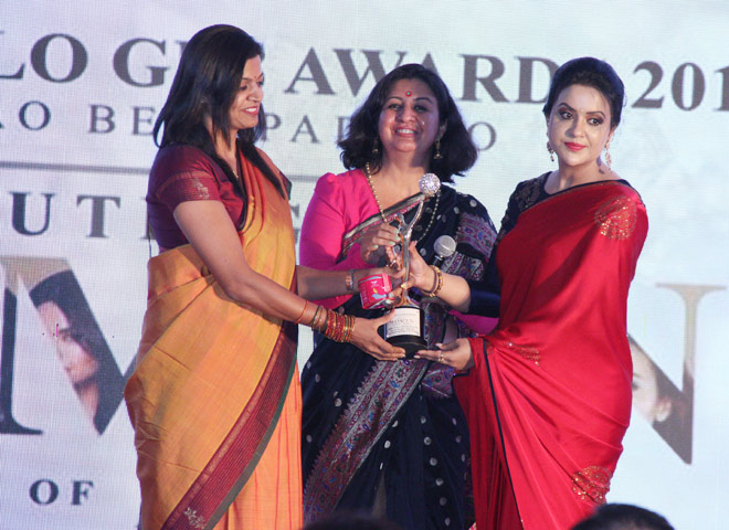 Amruta Fadnavis (First Lady of Maharashtra) to Ms. Malini Parmar and Ms. Smita Kulkarni